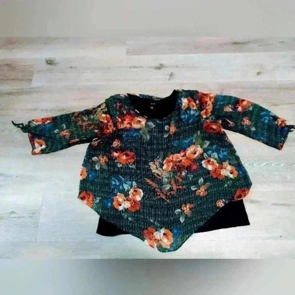 Alyx women's size 1x poncho style black/red flower shear arm top